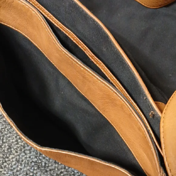 Liz Claiborne Tan Leather Messenger Bag - Picture 5 of 11